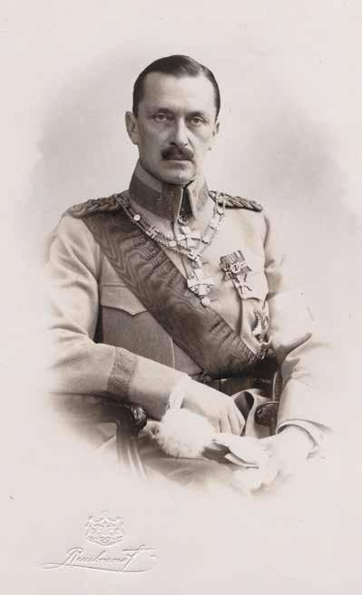 hyvin palkitsemisen merkityksen. Hän oli itse saanut Pyhän Annan ja Pyhän Stanislauksen 1. luokan ritarimerkit miekkojen kera, Pyhän Vladimirin 2.
