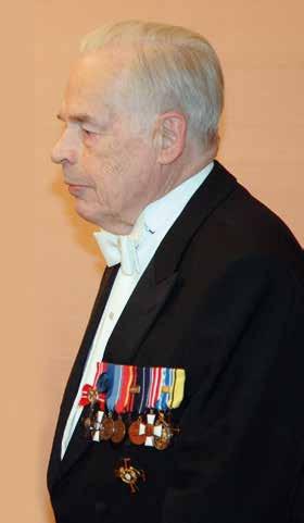 lasarvosta riippumatta. Vapaudenristin ritarikunnan muodostamisen yhteydessä 1940 perustettiin tätä tarkoitusta varten kaksiluokkainen erikoiskunniamerkki, Mannerheimristi.