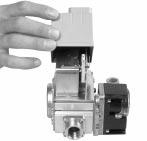 Sørg for, at O- ringen sidder korrekt (billede 6). Lossa magnethusets fästskruvar och dra av box från magneten (bild +). Vrid ur magnetens fästskruv SW 4 (bild 3). 3 Dra av magnet.