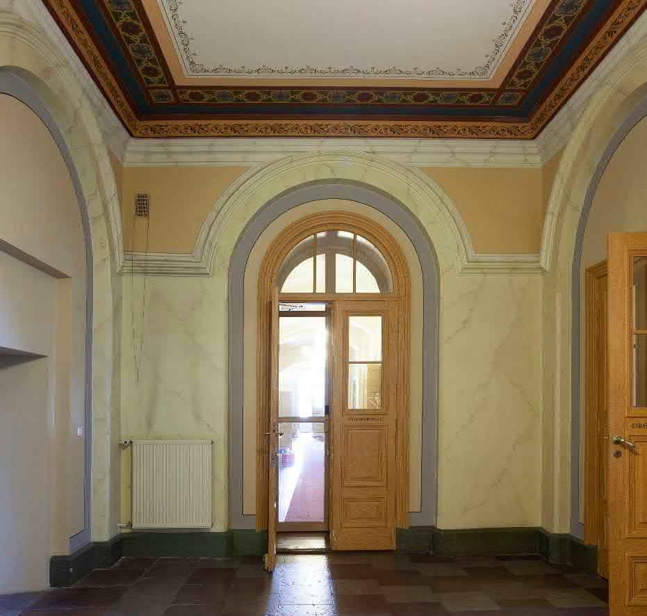 SISÄÄNTULOAULA KATTO 5 Ei havaittu vaurioita.