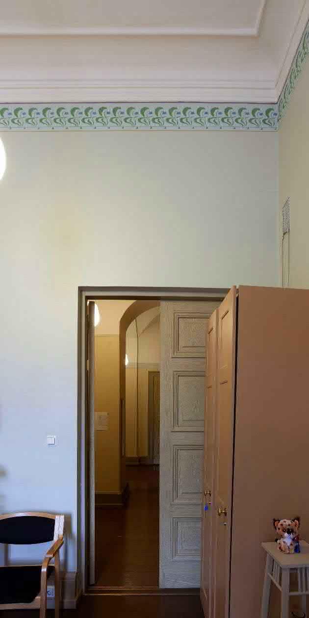 TYÖHUONE KATTO 5 Ei havaittu vaurioita. Maalattu valkoiseksi.