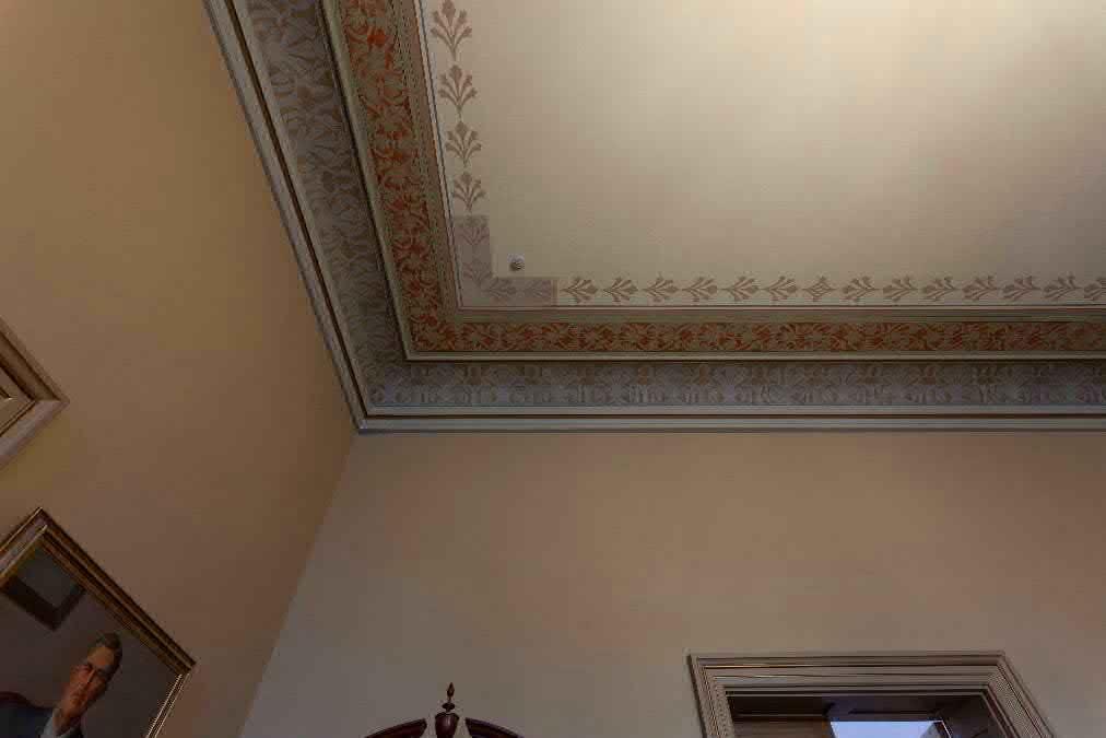 ISTUNTOHUONE KATTO 5 Vanhaa kulumaa ja tahraa, koska kyseessä lienee