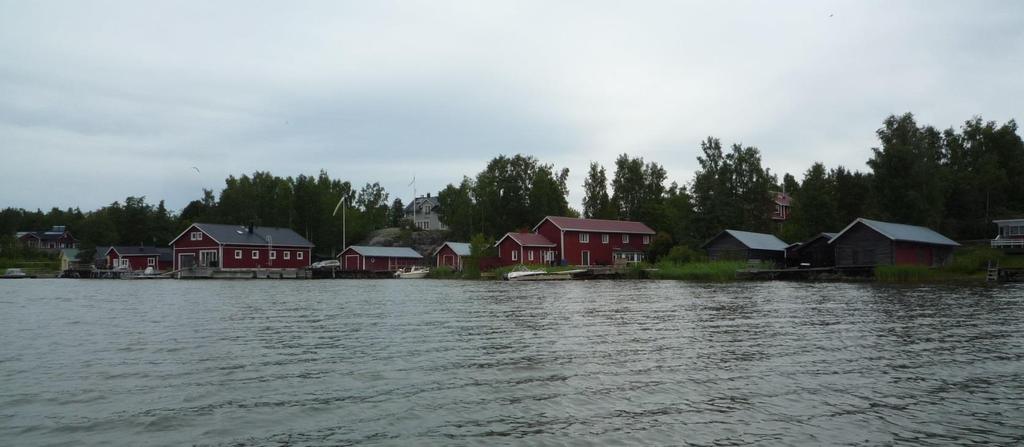 Isoranta. Merikarvian Krookanlahden ranta oli 1900-luvun alusta 1940-luvulle silakan rääkikalastuksen ydinaluetta. Parhaimmillaan Isorannassa oli parikymmentä kalastajien harmaata rantahuonetta.