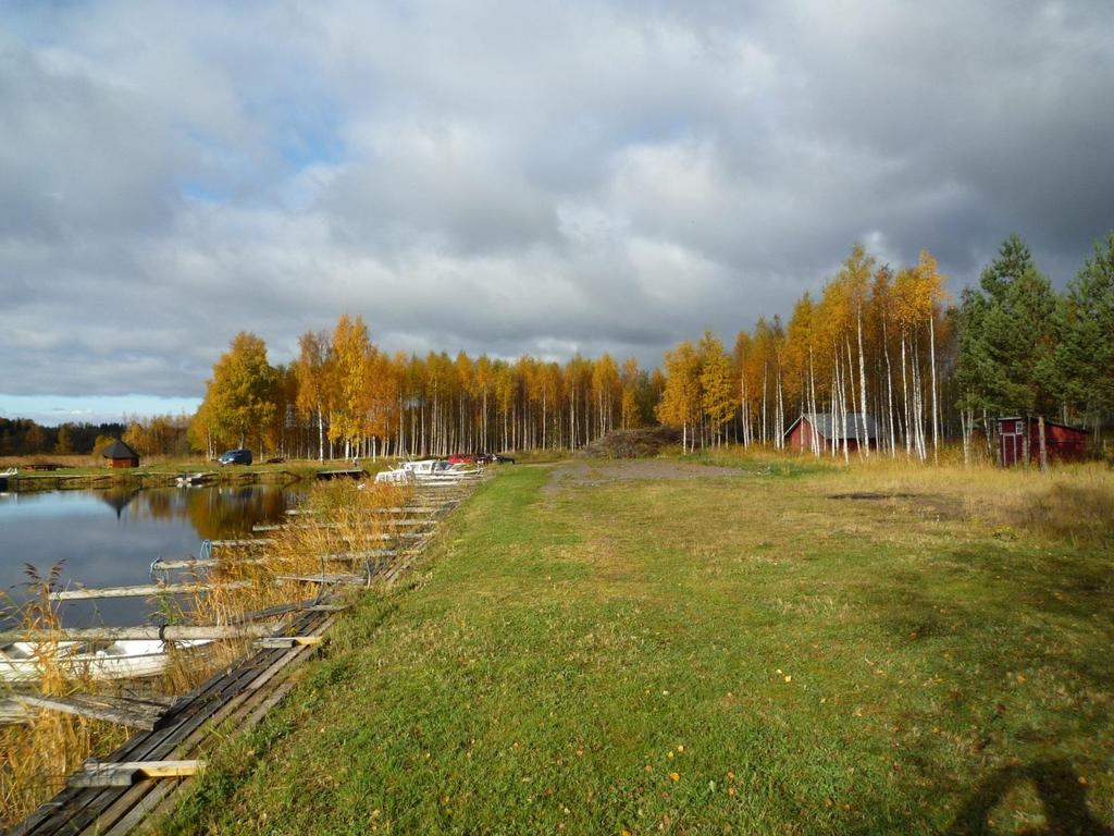 Riispyyn ranta. Riispyyn osakaskunnan omistama yhteislaiturialue ja venesatama, jossa on satakunta pienvenepaikkaa. Rannassa on iso P-paikka ja hyvä veneiden laskuluiska, nuotiokota ja uimalaituri.