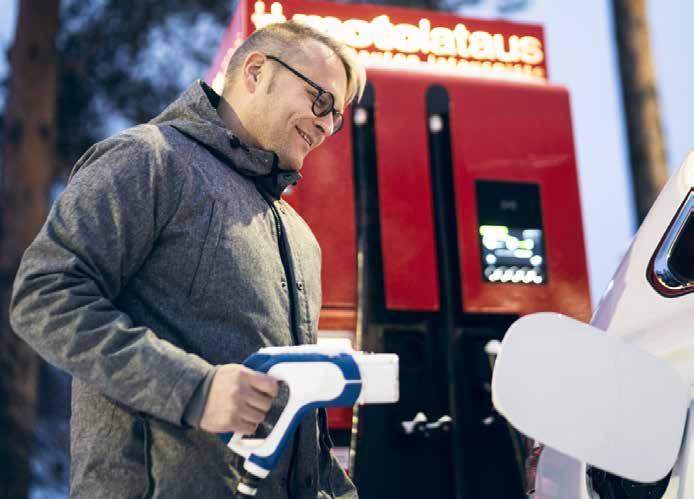 Palveluiden kehitys avainasemassa kivijalkakaupan ja verkkokaupan lisäksi kehitämme