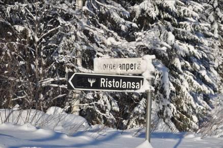 YLEISKAAVAN RAAMILAUSEET: KYLIEN VÄLINAUHAT Kylien välialueet osoitetaan yleiskaavassa, uusien rakennuspaikkojen mitoitus on kuitenkin kylähelmiä huomattavasti alempi.