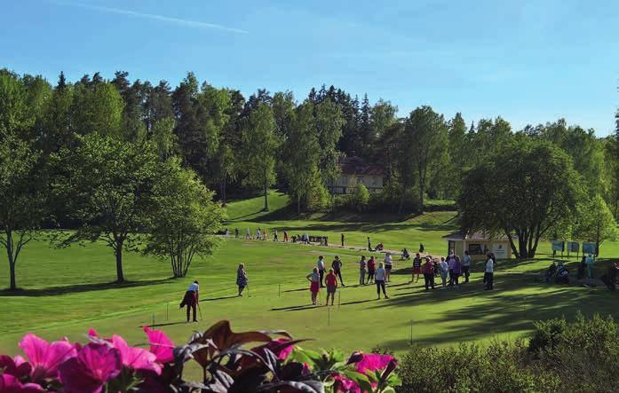 4 Naisenergiaa golfopetukseen Olen Sonja Kallio, 28-vuotias PGA-Trainee golfopettaja. Valmistun ammattivalmentajaksi ja Suomen PGA:n täysjäseneksi joulukuussa 2018.