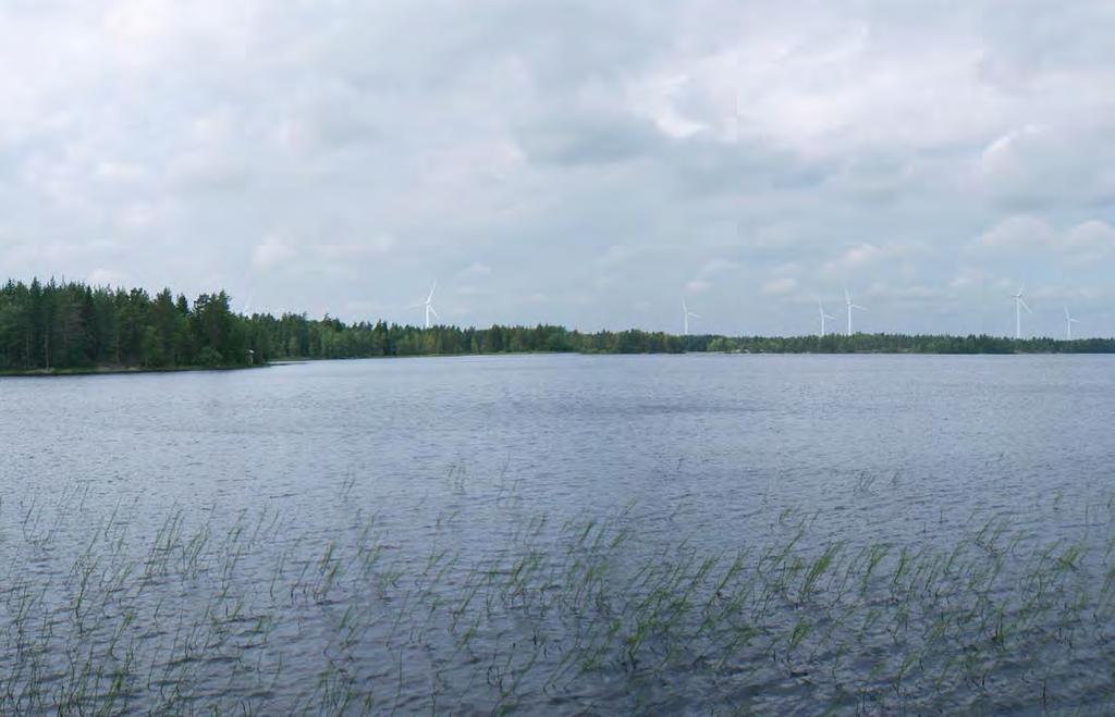 Kuva 10 10 Havainnekuva Stora sandjärv, voimaloiden napakorkeus 140 m. Sähkönsiirron ja huoltoteiden vaikutukset maisemaan ja kulttuuriympäristöön jäävät vähäisiksi molemmissa vaihtoehdoissa.