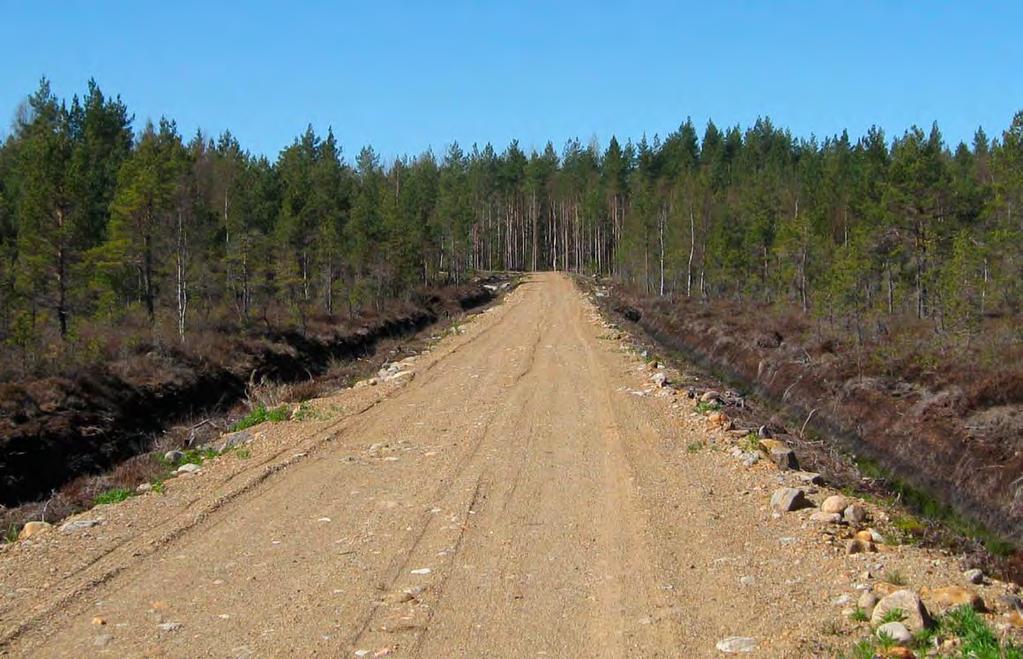 Kuva 11 48 Voimalan 31 eteen johtava Stensmosannevan halki kulkeva uusi metsäautotie.