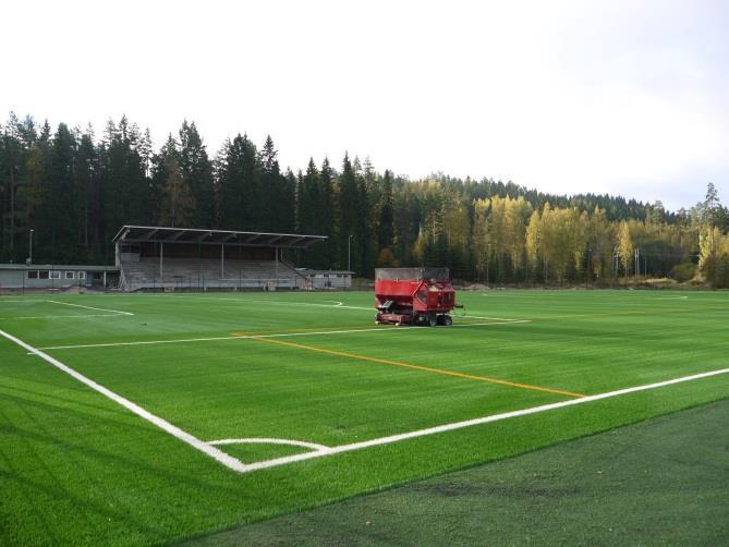 Kevyempi pengermateriaali vähentää kentän painumia ja toimii samalla routaa eristävänä kerroksena routivan pohjamaan päällä. Kuva L3-11.