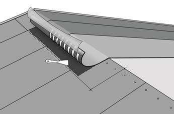 5 (6) Harja 200 mm Leikkaa ensimmäisen lappeen kermit harjan kanssa tasaan ja naulaa yläreunasta välein kiinni alustaan.
