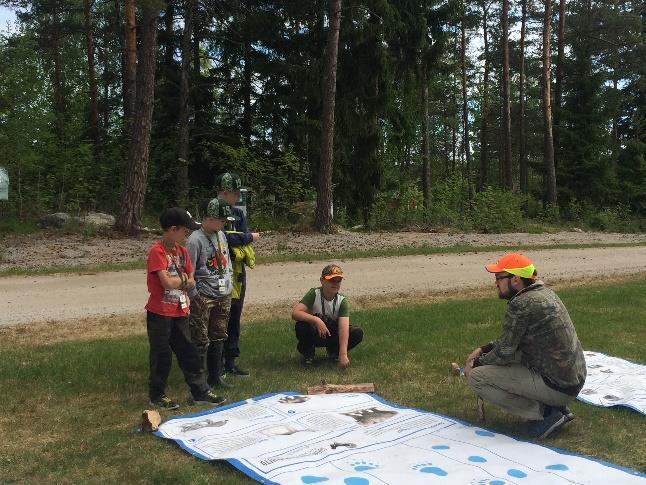 Leiriin osallistui noin 20 lasta ja talkoolaisia oli melkein yhtä paljon.