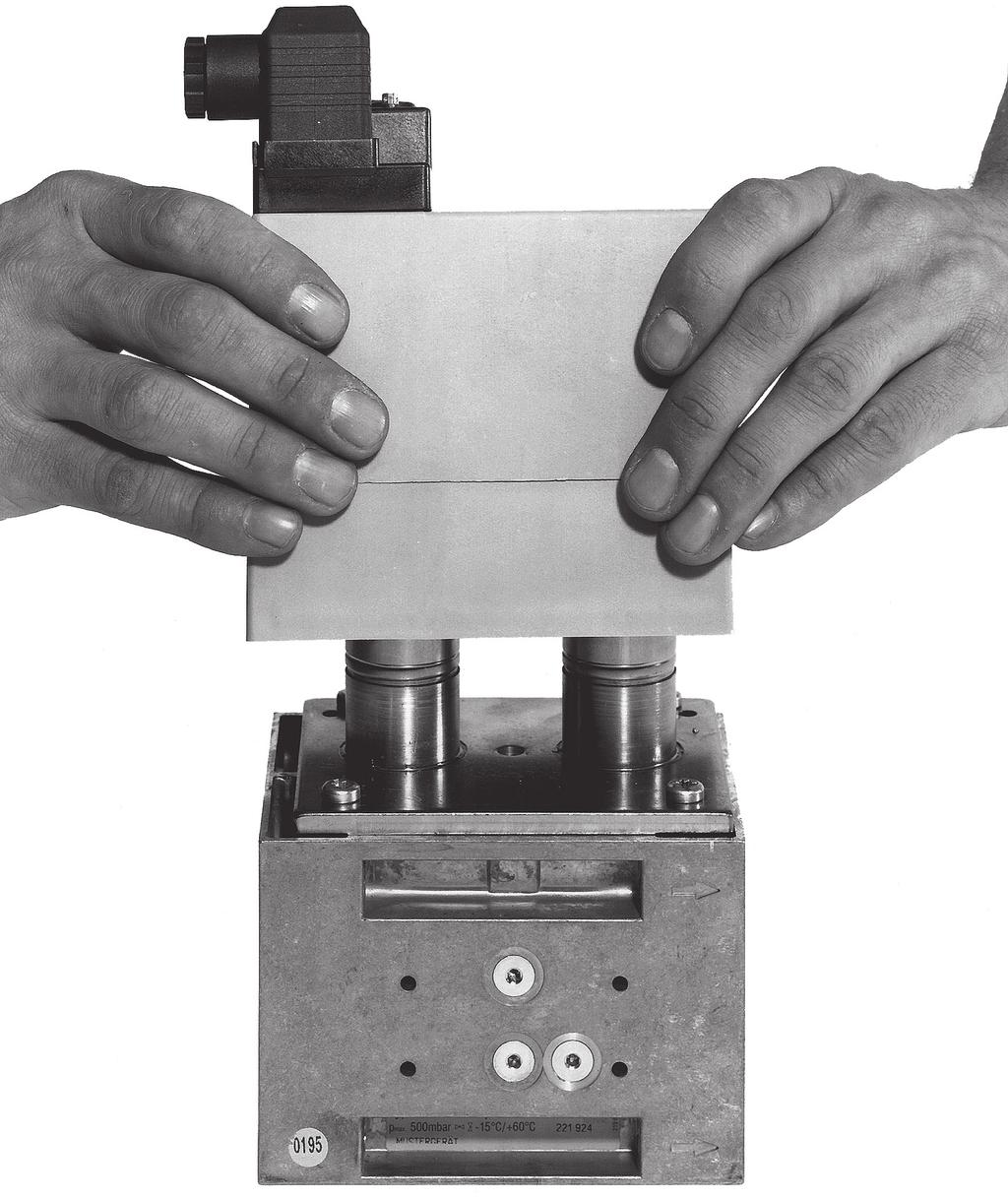 Magneetin vaihtaminen Udskiftning af magneten Magnetbyte Utskifting av magnet Mallit, joissa on säätökiekko, DMV-D 5.../11, tai hydraulijarru, DMV-DLE 5.