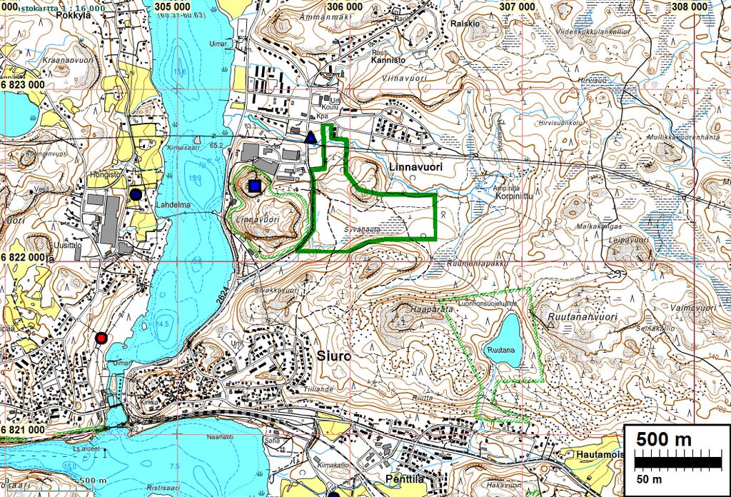 4 2) Betonirakenteita ja kuoppia (kartalla punaiset neliöt) Kohdassa N 6822494 E 305801 todettiin kuutionmuotoinen umpeen valettu tasalakinen betonirakenne, jonka laajuus on 3 x 3 m, korkeus noin 1,5