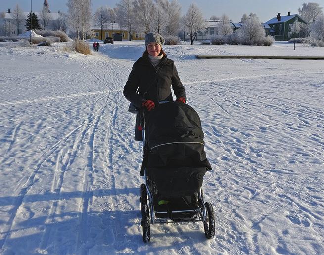 Pyhäjoen Kuulumiset 19.4.2018 sivu 3 Äitiyslomalainen Paula Hyväri KATARIINA SORONEN Paula Hyväri (37) on raahelainen perheenäiti.