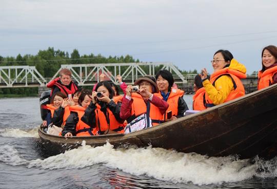 Oppaana Airi Okkonen. Hinta 35 /hlö. Lieksan Matkailuoppaat, Lisätiedot ja varaukset: Airi Okkonen, puh. 045 894 7557, airi.okko@gmail. com tai Jussi Makkonen, puh. 050 586 2740, www.store.charmi.
