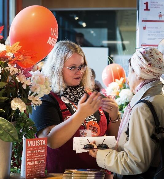 Muistisairas voi olla puoliso, läheinen, isovanhempi, naapuri, tuttava tai kylänmies.