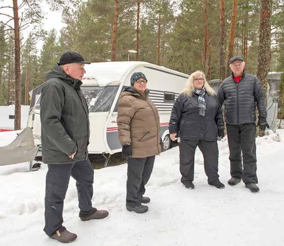 Jari on harrastanut jääkiekkoa, kaukalopalloa ja lentopalloa. Satun lajit ovat olleet jalkapallo, jääkiekko ja kaukalopallo. Jari täydentää kuitenkin, että seuraamme urheilua hyvin laajasti.