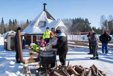 KLO 11 Seppo Soittila ja Seppo Lankinen esiintyvät KLO 12 Soppatykkiruokaa myytävänä n.