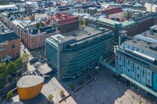 Simonkatu 9 Kamppi 00100 HELSINKI 92 m² Vapautumassa https://tiloja.fi/toimitilat/liiketila-92m2-helsinki-kamppi-simonkatu-9-32147 LähiTapiola Kiinteistövarainhoito Heli Jalonen p. (09) 453 2508 heli.