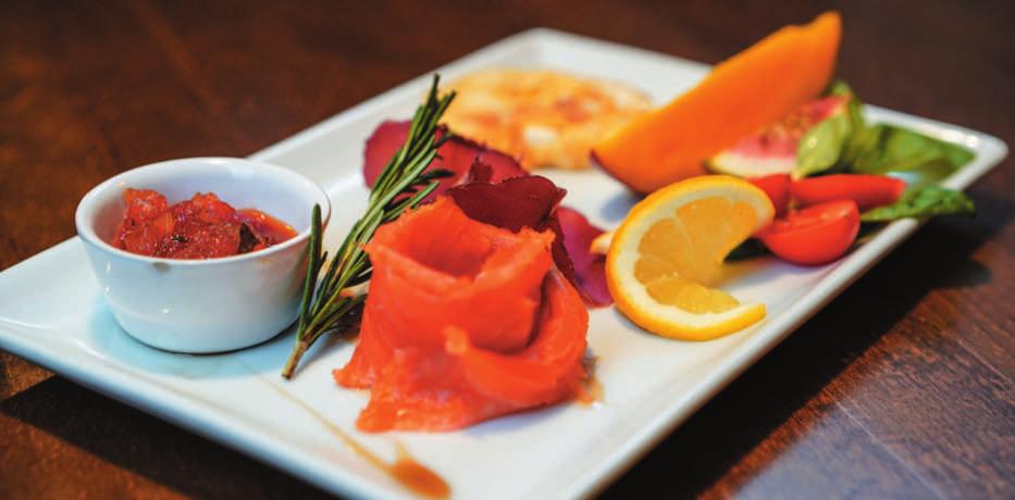 1. VUOHENJUUSTOTOAST 9 Vaalealla leivällä Kolatun Juustolan vuohenjuustoa viikunahillon kera 2. VALKOSIPULIETANAT 10 Valkosipulivoissa haudutettuja etanoita ja paahdettua leipää 3.