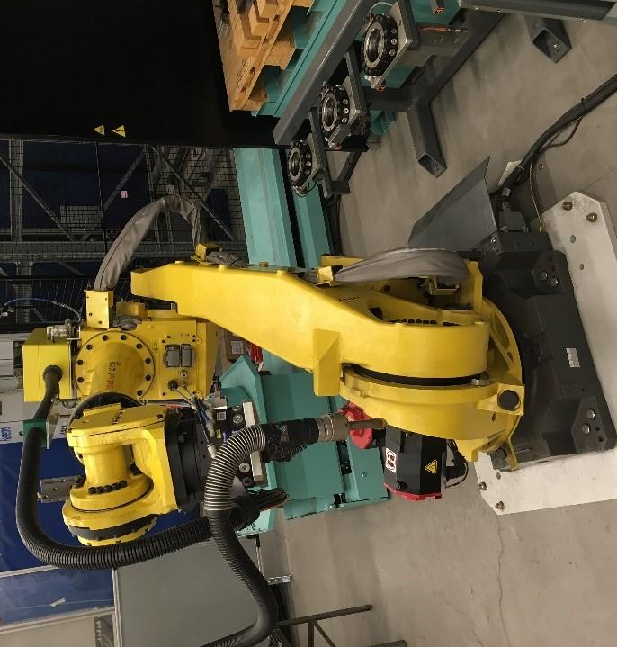 50 Kone- ja tuotantotekniikan laboratoriossa on kaksi Fanuc R2000iB robottia, joiden käsittelykyky on 165kg ja vuosimalli 2007.