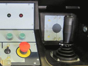 17. Hallintavipu 17 Eri toiminnot valitaan joystickin pään kuolleenmiehen painikkeilla. Paina aina ensin painike ja käännä kahvaa vasta sen jälkeen.