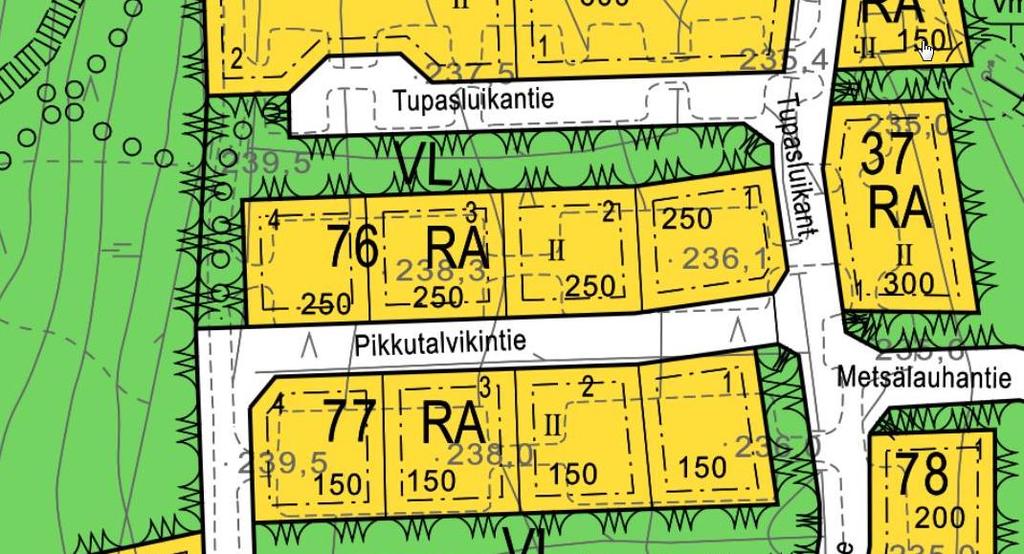 2.2 Asemakaava Voimassa olevassa asemakaavassa kortteli 76 on merkitty loma-asuntoalueeksi RA. Ympärillä on lähivirkistysaluetta VL ja eteläpuolella katu, Pikkutalvikintie.