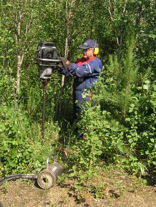 The Finnish Natural Stone Association A B Figure 8. A. Sampling by percussion drilling. B. Soapstone sample taken by percussion drilling. Diameter of the lens cover is 0.5 dm. Photos: Heikki Pirinen.