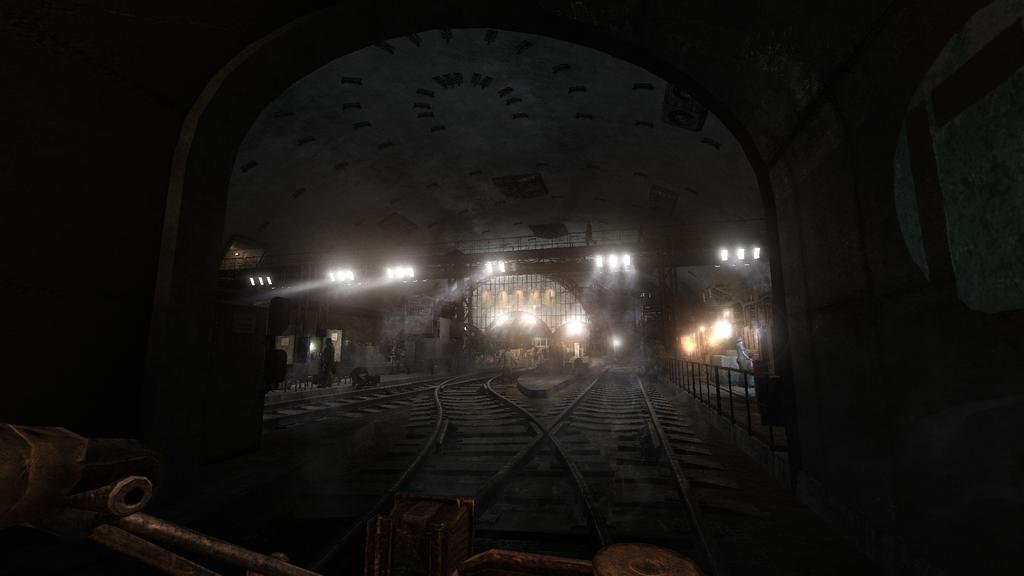 Kuva 4: Siirtyminen pimeästä tunnelista valoisaan ja avaraan Polikseen (4A Games 2010) Videopelin Artjom ei vietä paljoa aikaa Poliksessa toisin kuin romaanissa.