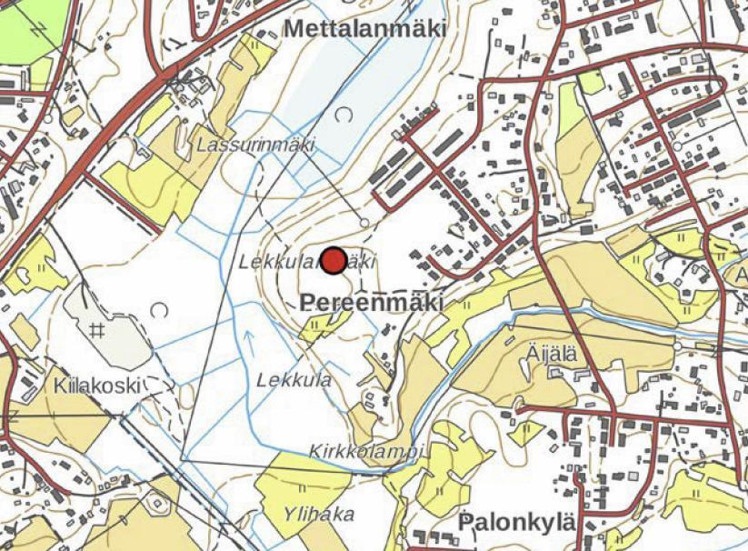 2. Lekkulanmäki (1000030098) kivikkokuoppakohde Pienialaisessa rakassa kaksi kuoppaa, joista isompi on 1,5 metriä läpimitaltaan, reunoilla vallia, irtonaisia kiviä ympärillä, rakenne ei ole selvä