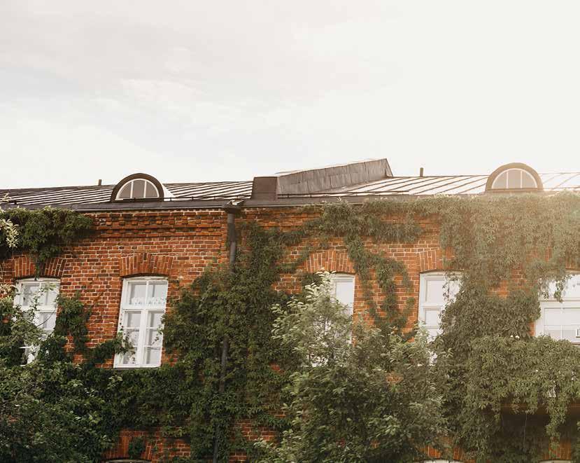 ...JA KONKREETTISIA TOIMENPITEITÄ Yritystori messualueelle Yritystori/Kouvola-shop tehdään messualueelle Asuntomessutoimisto vastaa yritystorin sijoittamisesta messualueelle ja myyntiteltan