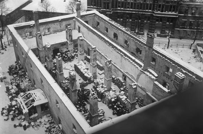 Viipurin vanha tuomiokirkko tuhoutui pahoin talvisodassa Neuvostoliiton pommitus aiheuttamassa tulipalossa 18. helmikuuta 1940.