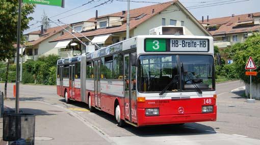 Winterthurin sisäinen liikenne perustuu johdinautohin ja muihin busseihin junien hoitaessa seudullista ja maakunnallista liikennettä.
