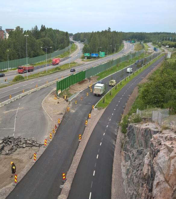 KIVIKON ERITASOLIITTYMÄN KATUHANKE Toteutuneet CO 2 -päästöt olivat noin 50 % pienemmät kuin katusuunnitelmien mukaiset päästöt.