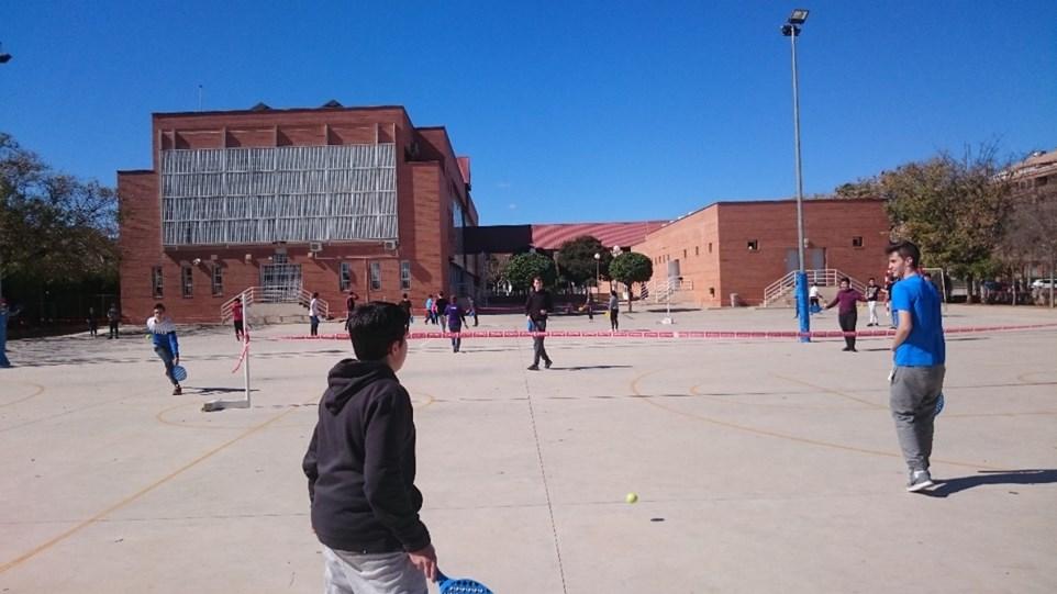 IES Carles Salvador on noin 500 oppilaan koulu Espanjan Valenciassa Aldaian kaupunginosassa. Oppilaat ovat 13 18- vuotiaita.