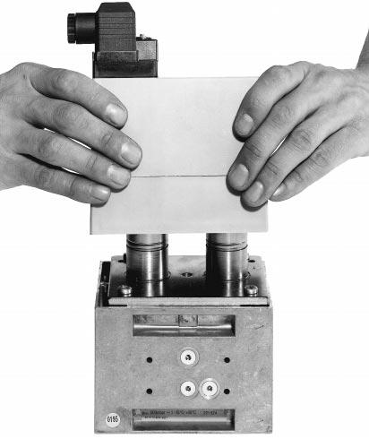 Magneetin vaihtaminen Udskiftning af magneten Magnetbyte Utskifting av magnet Mallit, joissa on säätökiekko, DMV-D 5.../, tai hydraulijarru, DMV-DLE 5.../ Udførelser med indstillingstallerken DMV-D 5.