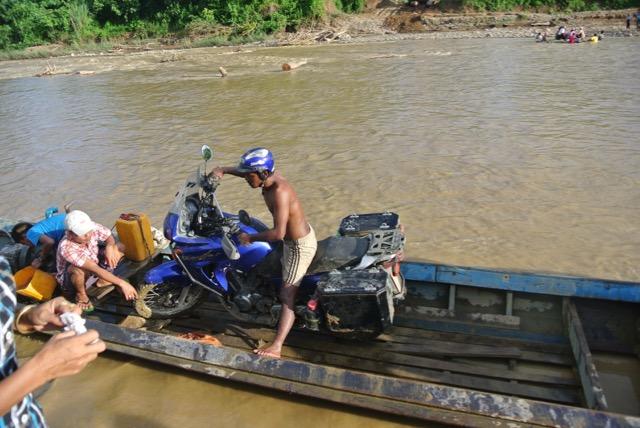 Myanmariin pääsee - jos tahtoo - maksamalla oppaan, hallituksen oppaan, huoltoauton ja hotellit etukäteen.