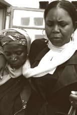 Hauwa Ibrahim Yksi vuoden 2005 Saharov-palkinnon saajista oli Hauwa Ibrahim, 37-vuotias ihmisoikeusjuristi ja kahden lapsen äiti Abujasta, Nigeriasta.