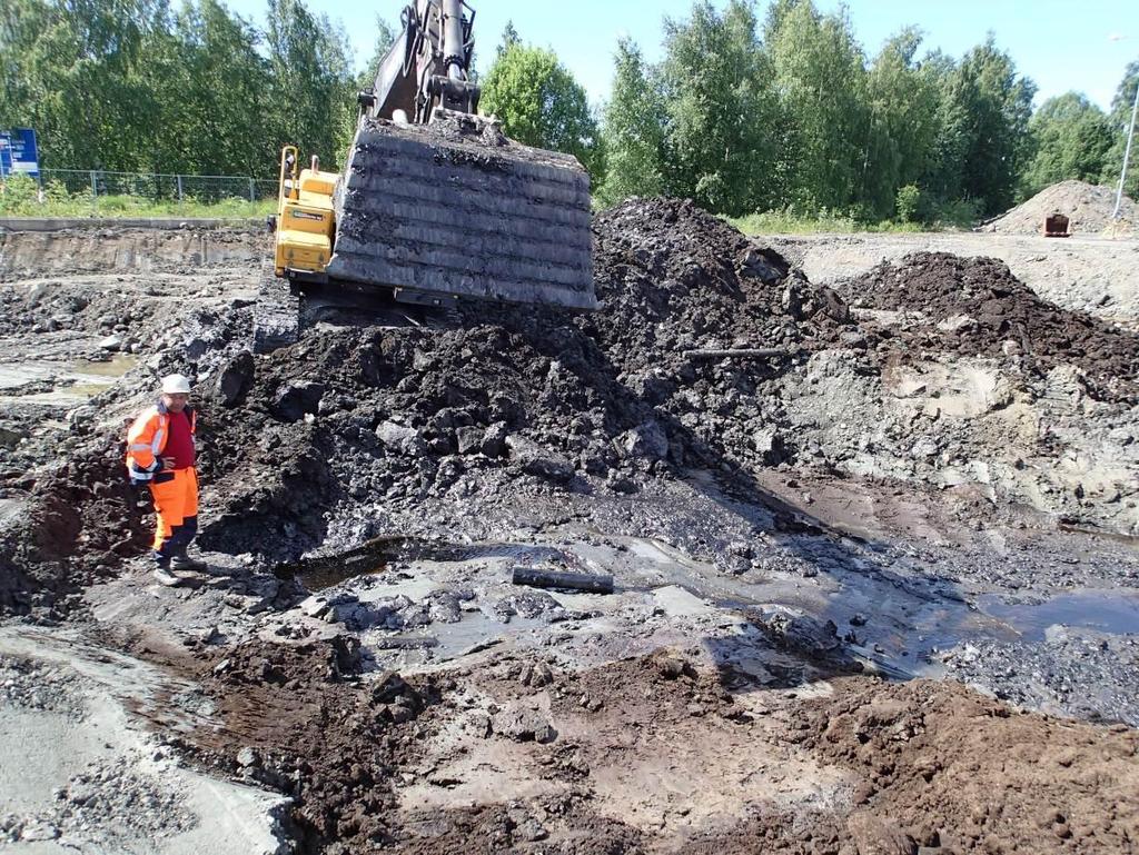 Pintamaiden kaivua L-alueen itäosassa 12.