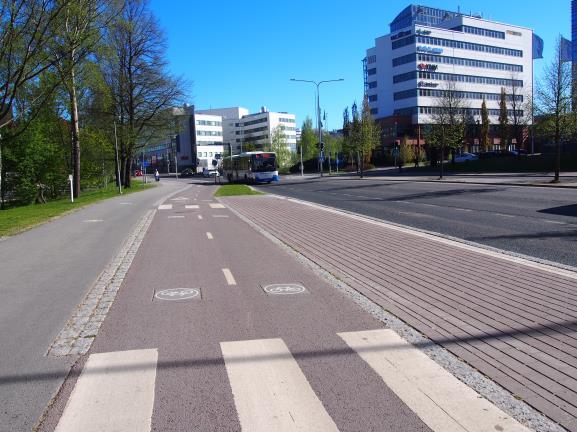 TÖRNÄVÄNTIEN IDEASUUNNITELMA (VE 0+) Vuoritie-Hamarintie Nykyinen poikkileikkaus Törnäväntien ajorata kapenee 7,0 metriseksi.