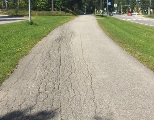 Väylällä on vaurioita tai epätasaisuutta, jotka haittaavat esimerkiksi rullaluistelijoita ja