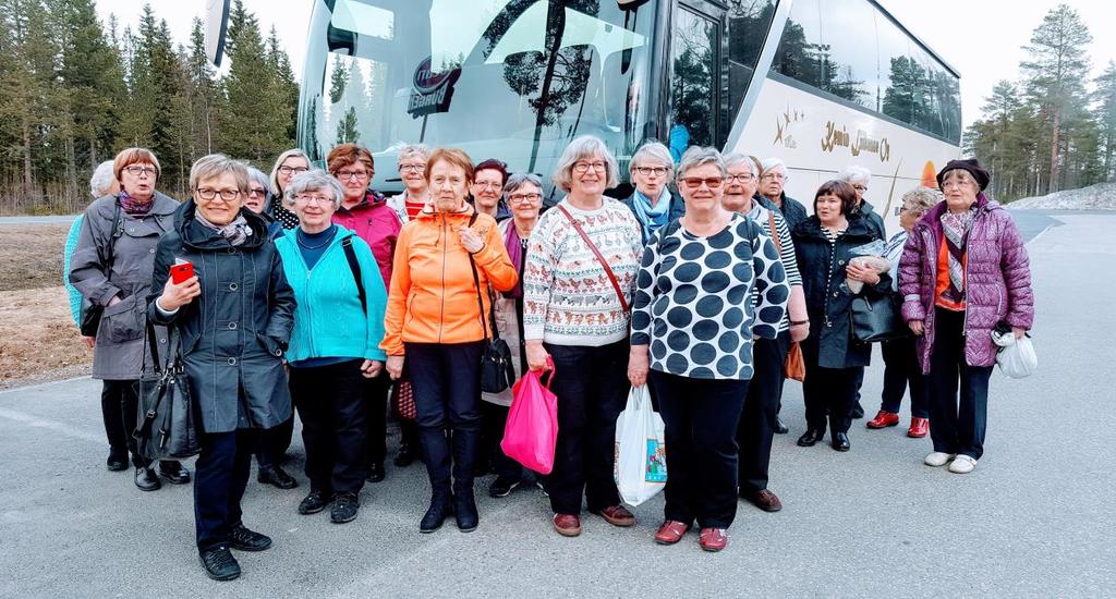 puolelta Suomea. MONIPUOLISTA KÄDENTAIDON OSAAMISTA! Messuilla yhdistyy hyvä suunnittelu, aidot materiaalit ja tekemisen taito.