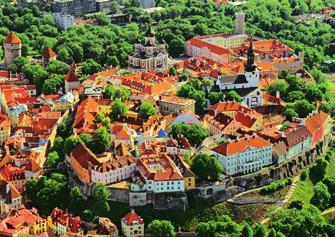 Tukevat tornit ja mahtava muuri Keskiaikainen Tallinnan kaupunki oli oikeastaan yhtä suurta puolustuslinnaketta, mistä kertovat näihin päiviin asti hienosti säilyneet tornit ja kaupungin ympärysmuuri.