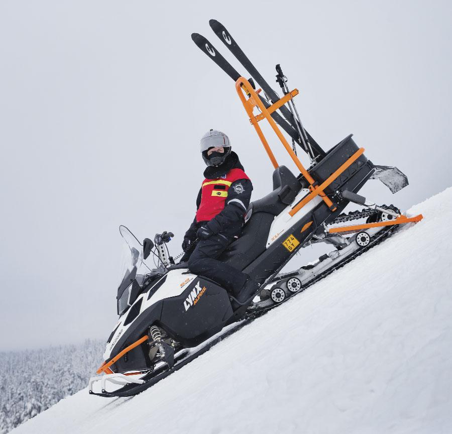 69 RANGER ALPINE 69 Ranger Alpine on moottorikelkka kaikkein raskaimpiin tehtäviin, kuten laskettelukeskusten huoltotöihin, sähkölinjojen hoitoon tai latuhöylän vetoon.