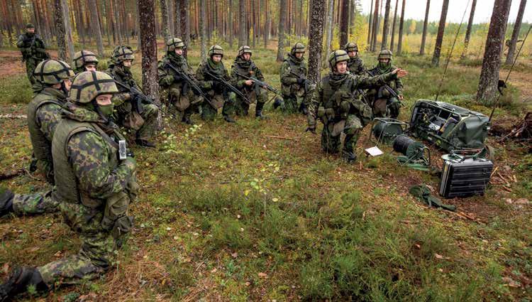 Lisäksi on opiskeltu perusteita ja harjaannuttu sodanajan johtajakoulutuksen tiimoilta.