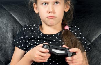 Sisällys 1. Tutustu lapsesi tapoihin käyttää mediaa s. 5 2. Tue lapsen mediataitoja s. 6 3. Tasapainota digiarkea s. 9 4. Sopimuksilla sujuvampaa arkea s. 11 5. Olet esimerkki s. 13 6.