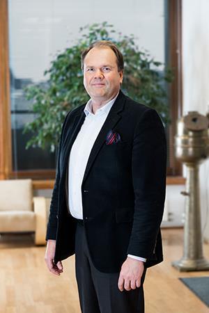 Tietoa Tokmannin osakkeenomistajien nimitysvaliokunnan Harri Sivula syntynyt / born 1962 hallintotieteiden maisteri / M.Sc.