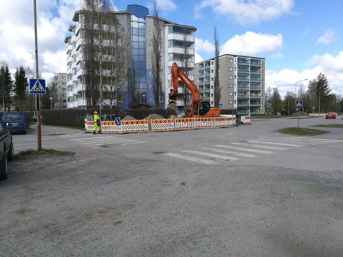 Kuva 1. Kuva 2. Verkostoa saneerattiin edelleen aktiivisesti. Kuva Vieskankadulta. Tuomiperällä sujutettiin vanhan runkojohdon sisään uutta putkea 1700 metrin matkalla.