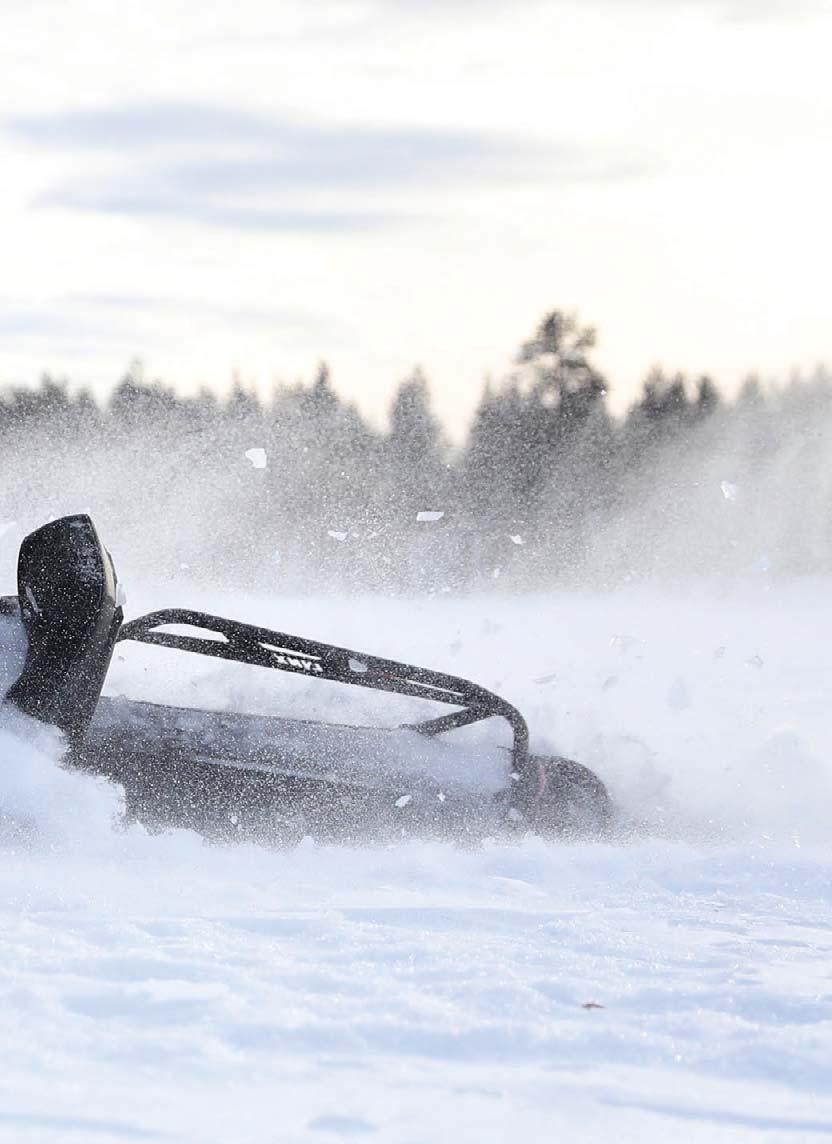 OMINAISUUDET 4 141 MM PITKÄ TELAMATTO Pitkän telamaton suuren pinta-alan ansiosta pintapaine on pieni, eli kelkka kulkee kevyesti paksussakin lumessa jopa kahden henkilön kuormalla.